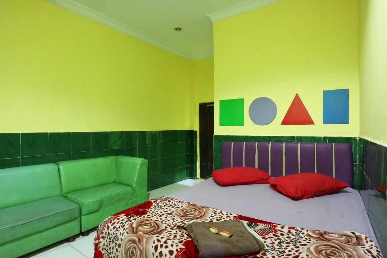 Hotel Ellysta Tangerang Kültér fotó